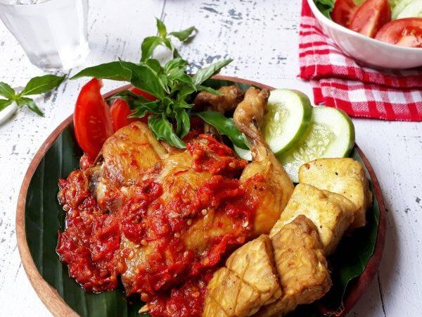 ayam penyet kuliner indonesia