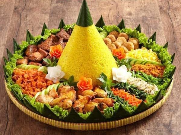 nasi tumpeng